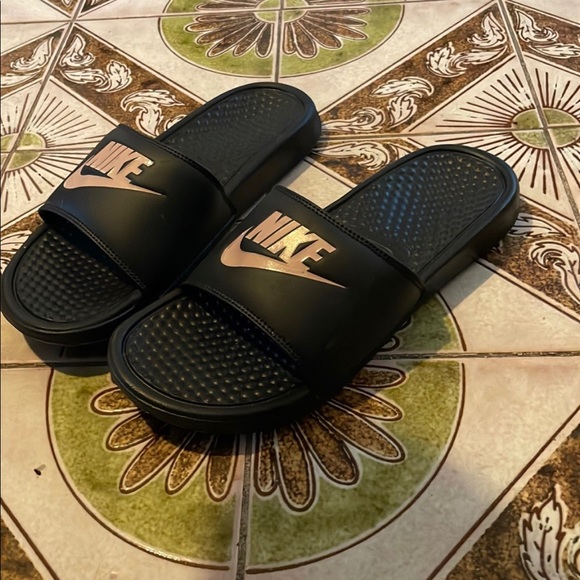 Womens Nike Slides - Picture 3 of 5